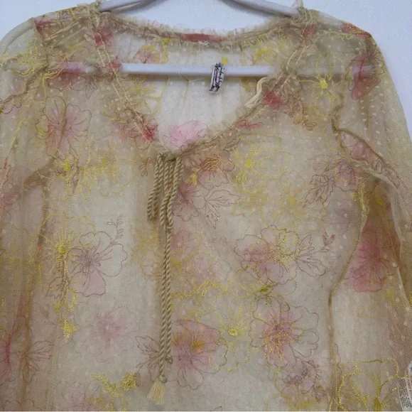 Free People Intimately Postcard From Paris Long Sleeve Top M Yellow Floral Lace - Picture 8 of 13